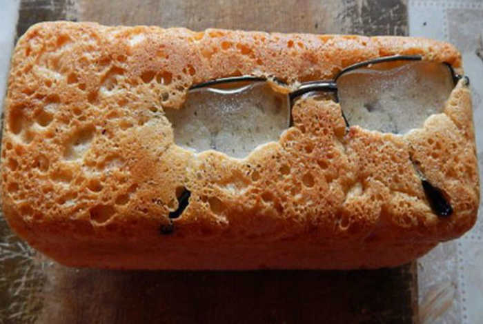 Хлеб с интересной начинкой. | Фото: Hilarious Memes.